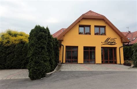 A villa pazar éttermében úgy reggelizhetünk, mint egy király, a wellness és a medence pedig a lelkünk mellett a testünket is kényezteti. Villa Vitae Balatonfüred | LikeBalaton