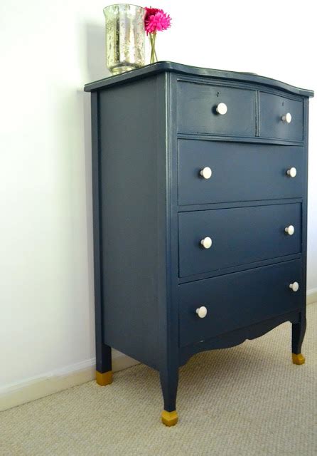 Ever since navy blue got its name from the british royal navy back in 1748, it has been associated with all things noble (just like purple, which was also so, what does that mean for navy blue in your home? Remodelaholic | Best Colors For Your Home: Navy Blue