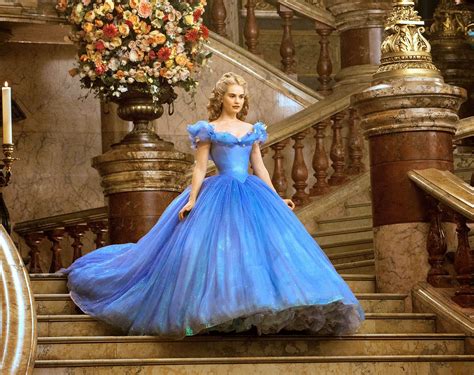 Den ganzen film sehen kursk auf englisch ohne schnitte und ohne werbung. Blog Gue Tulisan Gue: Film Cinderella - Review | Gaun ...