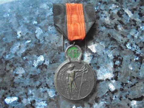 BELLE MEDAILLE MILITAIRE Belge Ww1 Medaille De L Yser Ruban Noir Et