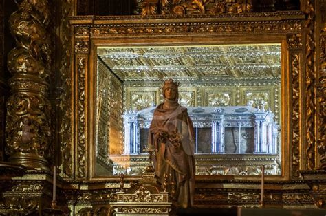 Compare reviews and find deals on hotels in with skyscanner hotels. Túmulo da Rainha Santa Isabel no Convento de Santa Clara-a ...