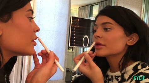 Heres How To Do Kylie Jenners Makeup Routine In 20 Minutes Or Less Teen Vogue
