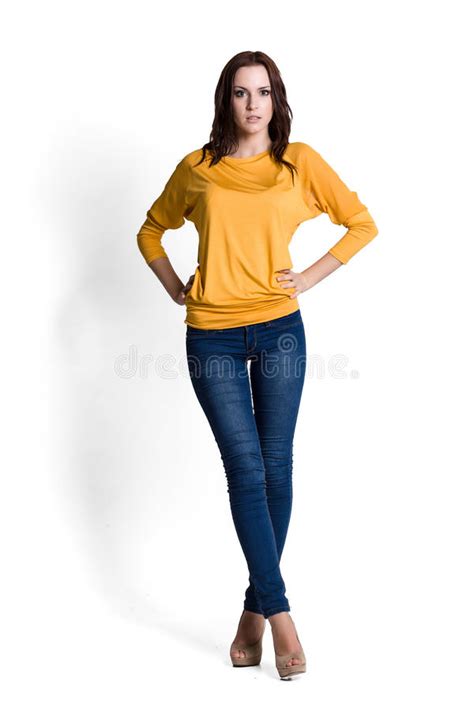 Mooie Vrouw In Gele Blouse Stock Afbeelding Image Of Kleding 25888697
