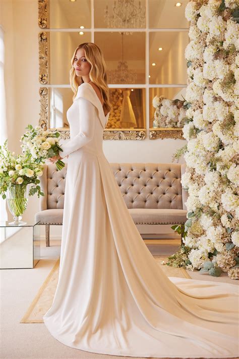 are you a winter bride you ll want to check out these dreamy dresses winter wedding outfits
