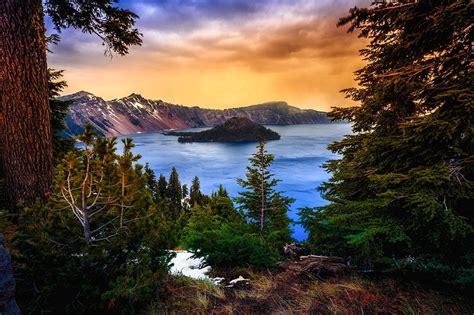 The lodge is located on the southwest rim of the crater lake caldera overlooking the lake 1,000 feet (300 m) below. Crater Lake & Crater Lake National Park | Union Creek Resort