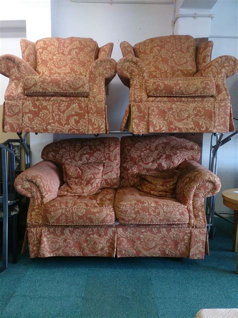 We offer a full range of underlay, carpet samples & free fitting! 3pc suite. very comfy 3 seater sofa, comes with two ...