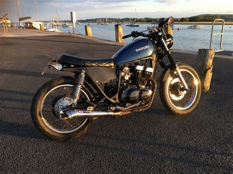 Honda did it in 1973 with the cb350f, benelli responded a few years later with its 250 quattro, and now there is the suzuki gsx250fw. Suzuki GS250 Brat / Flat Tracker 1980 , 28.5k | Motos
