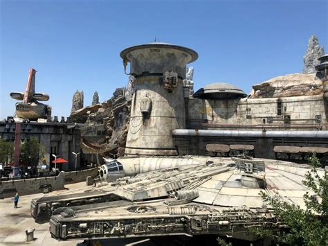 Star Wars Galaxys Edge In Disneyland Video Tour And First Look Photos