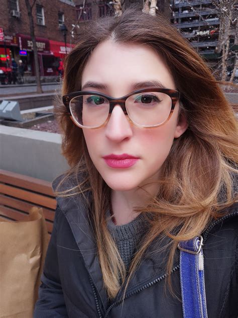This page includes a loose set of tips, guidelines, and disclaimers intended to help users develop and find their aesthetics. How to take the perfect selfie - The Verge