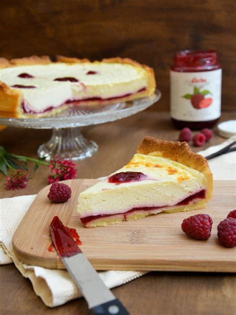 Aufgerollt mit himbeermarmelade eine hübsche abwechslung zum klassiker. Vanille-Tarte mit Himbeermarmelade | Himbeermarmelade ...