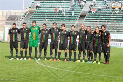 Tutte le news sulle partite di campionato del venezia calcio, il calcio mercato, le interviste al mister e ai. Calcio Venezia | Foot Ball Club Unione Venezia stagione ...