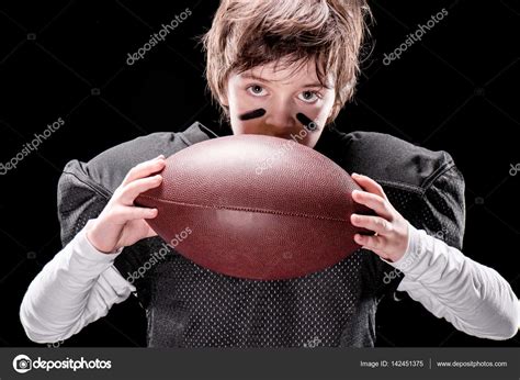 Rapaz A Jogar Futebol Americano — Fotografias De Stock