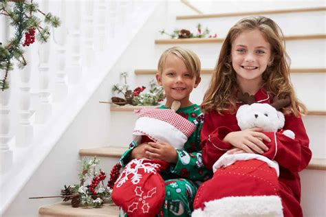 26 Unique Family Christmas Traditions To Make the Holiday ...