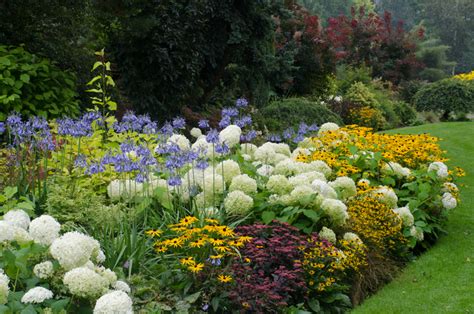 Some even make a good small scale ground cover. English perennial border - Cottage style decorating, renovating and entertaining Ideas for ...