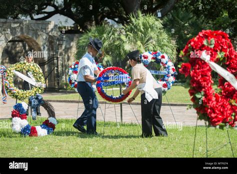Pilgrimage to the alamo hi-res stock photography and images - Alamy