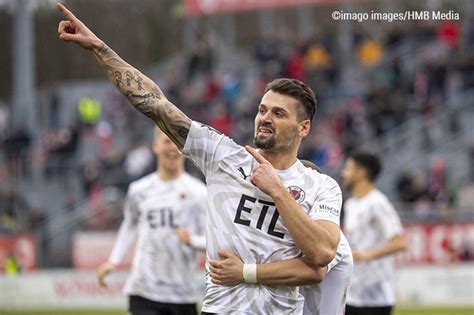 Mike wunderlich, der langjährige kapitän und überragende spieler der höhenberger, wird seine aktive karriere nun doch nicht. Viktoria Köln | Liga-Drei.de