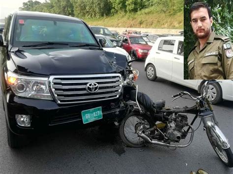 راجہ پرویز اشرف کی گاڑی کی ٹکر سے پولیس اہلکار جاں بحق ایکسپریس اردو
