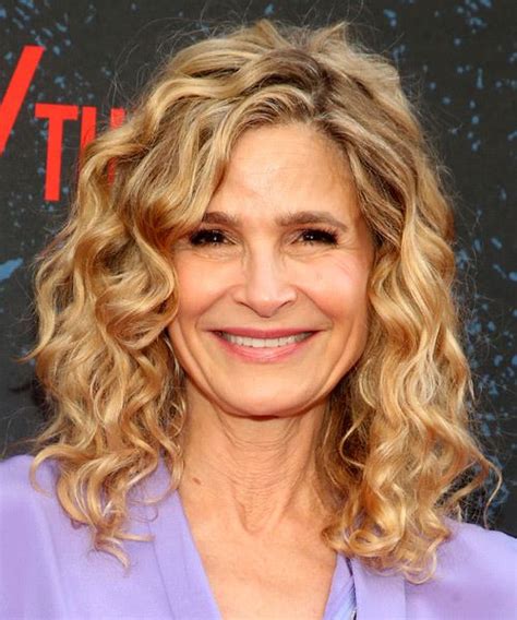 Kyra Sedgwick S Best Hairstyles And Haircuts