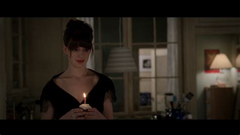 Il Diavolo Veste Prada Anne Hathaway Festeggia Il Compleanno Del Fidanzato Con Una Cupcake