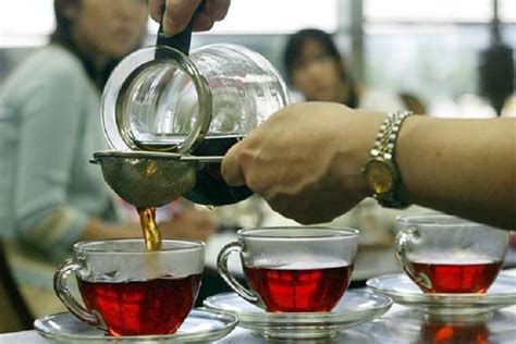 Cukup konsumsi 2 cangkir setiap hari untuk mendapat manfaatnya secara maksimal. 10 Cara Mendapatkan Efek Kesehatan dari Minum Teh ...