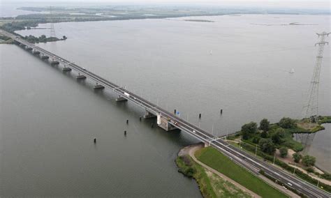 In gesprek met rijkswaterstaat over maatregelen haringvlietbrug. Haringvlietbrug de brug tussen het haringvliet en het ...