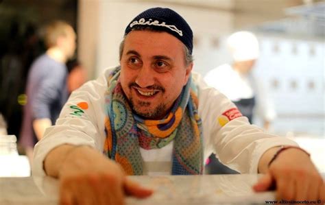 Sggiungete il filetto di tonno tagliato a grossi dadini e lasciarlo cuocere a fuoco leggermente vivace per cinque minuti, salare leggermente. La Genovese di tonno di Pasquale Torrente - La Cucina Italiana