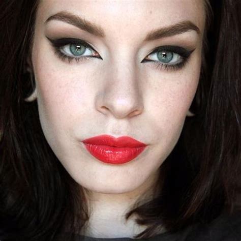 Cat Eyes Red Lips Make Up Looks Orange Lips Red Lips Red Orange Cat Makeup Beauty Makeup