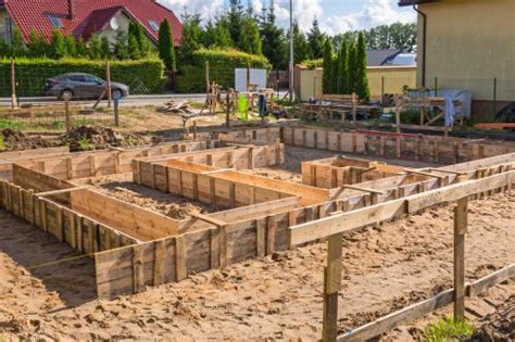 Der preis für eine 100 m2 große gut gedämmte bodenplatte für ein durchschnittliches einfamilienhaus (egal ob massivbauweise oder fertigteilghaus) liegt somit zwischen 20.000 und 27.000 €. Bodenplatte » Welche Kosten entstehen für Arbeit und Material?