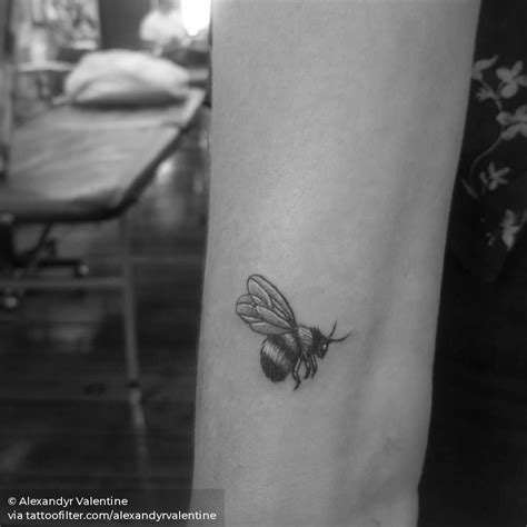Little Bee By Alexandyr Valentine Bee Tattoo Small Tattoos Bumble
