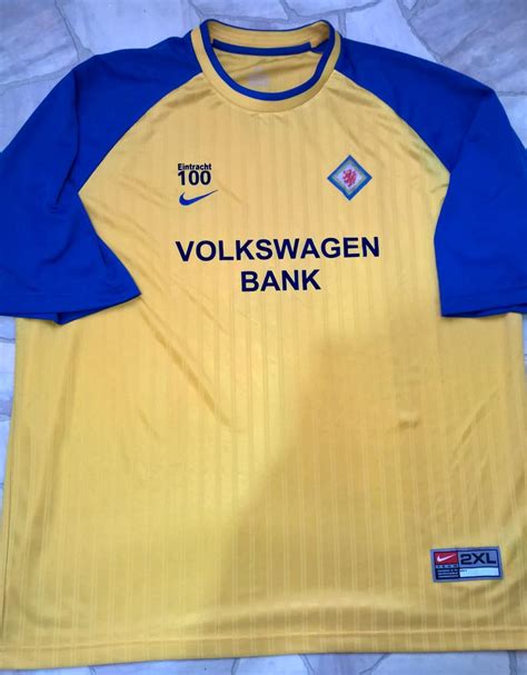 Oder direkt auf amazon suchen bzw. Eintracht Braunschweig Home Fußball-Trikots 2001 - 2002.