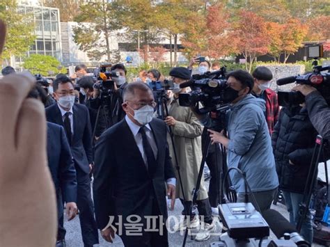 Check spelling or type a new query. 이건희 별세 삼성 사장단 등 정·재계 인사 잇따라 조문 - 서울 ...