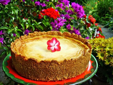 Schmeckt cremig, fruchtig und lecker! Saftiger Mohnkuchen mit Schmandguss und Rumrosinen ...