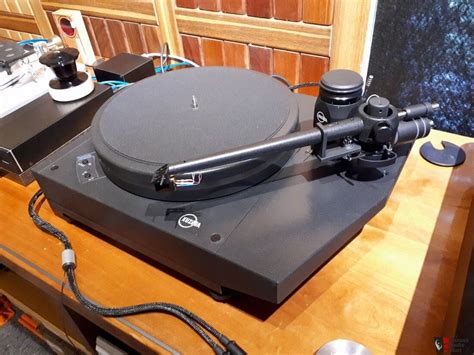 Kuzma Stabi R Table With 4 Point Tonearm Photo 2011376 Us Audio Mart