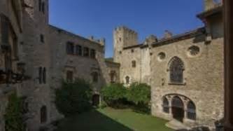 Construido sobre una antigua villa romana, en el siglo xi se convirtió en una se diseñaron 3000 m2 de santa florentina, donde destacaron los símbolos religiosos, las piezas de mármol de los suelos, las maderas talladas. Canet of Trons: el rodaje de Juego de Tronos en Santa ...
