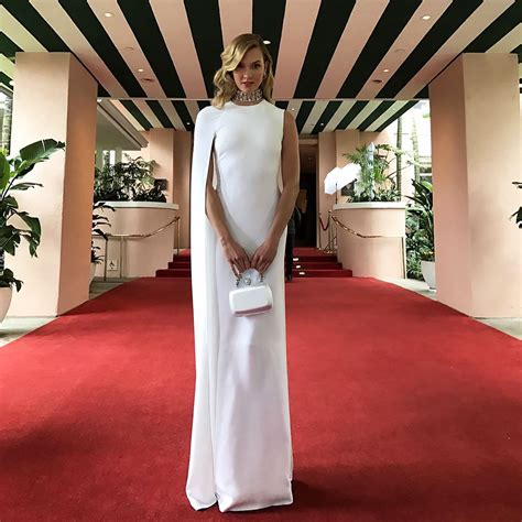 15 Photos That Show How Crazy Tall Karlie Kloss Is