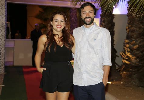 She is one of famous actor with the age 32 years old group. DE DECOTE, Ana Guiomar mostra-se ATREVIDA: «MAMAS POR TODO ...