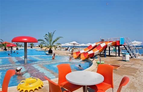 Константин и елена) is a resort town on the bulgarian black sea coast within a landscaped park 10 km north of downtown varna. HOTEL Dolphin Marina 4*, LITORAL 2020 Dolphin Marina 4 ...