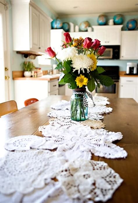 12 Stunning and Simple DIY Table Runner Ideas