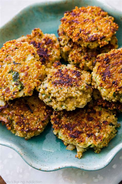 Galette is a general term used in french to designate different types of round and flat crusty cakes. Galettes croustillantes de quinoa - Recettes du Monde