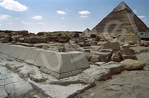 Se flere idéer til egypten, oldtidens egypten, egyptisk mytologi. Cheops-Pyramide Satellitenpyramide (außen) Pyramidenecke ...