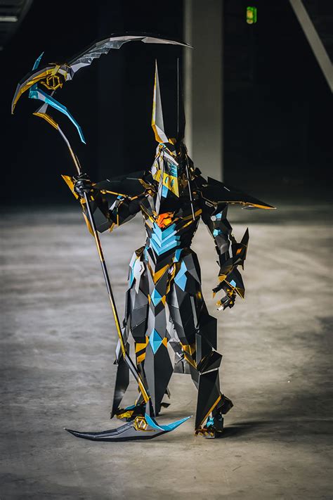 Cosplayer Spent 1000 Hours Creating This Highly Detailed Anubis Costume That Looks Like It