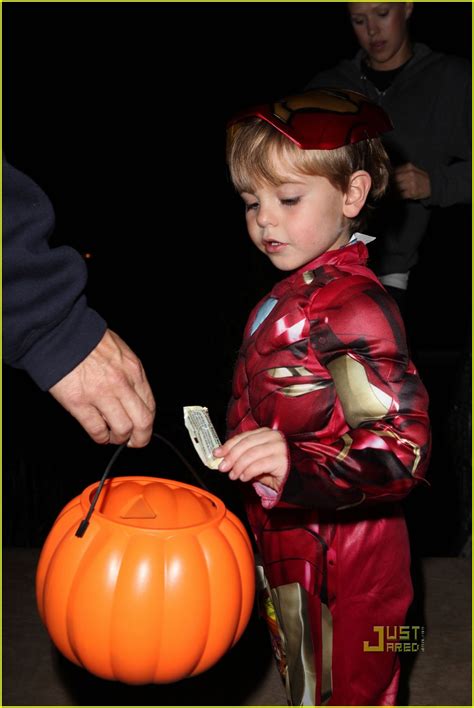 Lemons, grapefruits, limes so green. Sean and Jayden Federline: Trick-or-Treating with Dad ...