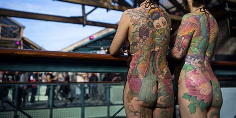bald keine bunten tattoos mehr eu behörde will blaue und grüne tattoofarbe verbieten mopo