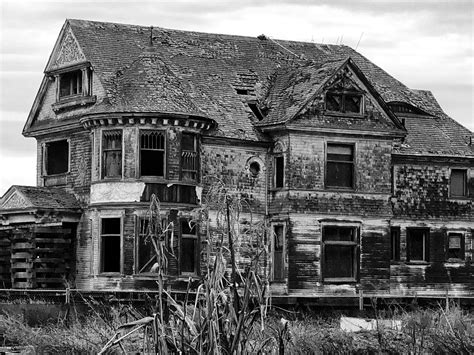 an old abandoned house in black and white