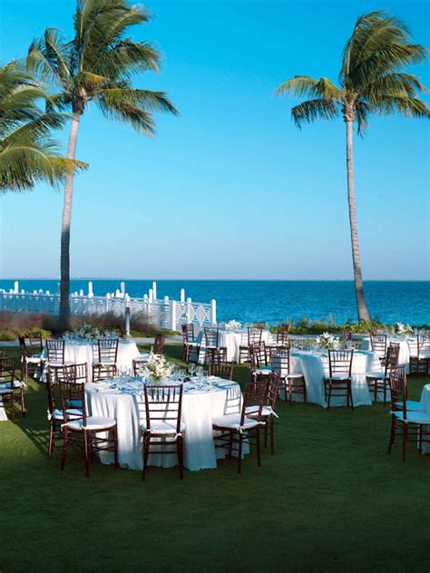 As destination wedding guests and first time visitors, this beautiful beach with lush palm trees was their perfect introduction to miami! Best Florida Wedding Venues | Destin florida wedding ...