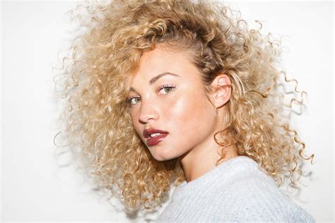 Stephanie Bertram Rose Model Into The Gloss Curly Hair Styles Hair Styles Natural Curls