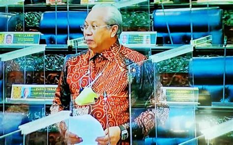 Pertama Kali Dalam Sejarah Ahli Parlimen Pakai Baju Batik Di Dewan Rakyat
