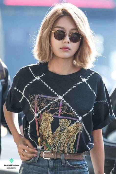 Short hairstyles for women are styled haircuts that fall between a pixie and here is the ultimate collection of pictures for this year's best haircuts and hairstyles for women with. Sooyoung | Short hair outfits, Ulzzang short hair, Short ...