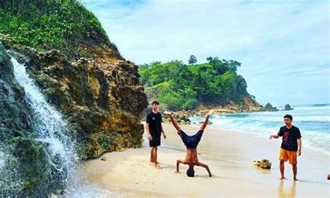 Tipsnya gimana untuk menikmati sunrise di sudah saya bilang sebelumnya bukan, pemandangan sunrise di pantai sanur bali ini banyak diminati oleh usahakan sampai di pantai ini paling tidak sebelum jam 5 pagi jika ingin mendapatkan foto sunrise. 10 Gambar Pantai Pacar Tulungagung, Tiket Masuk, Rute ...