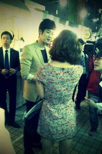 이광수 a컷 장인으로 가는 길. 섹션TV 라이징스타 촬영하고있는 김재원 : 네모판